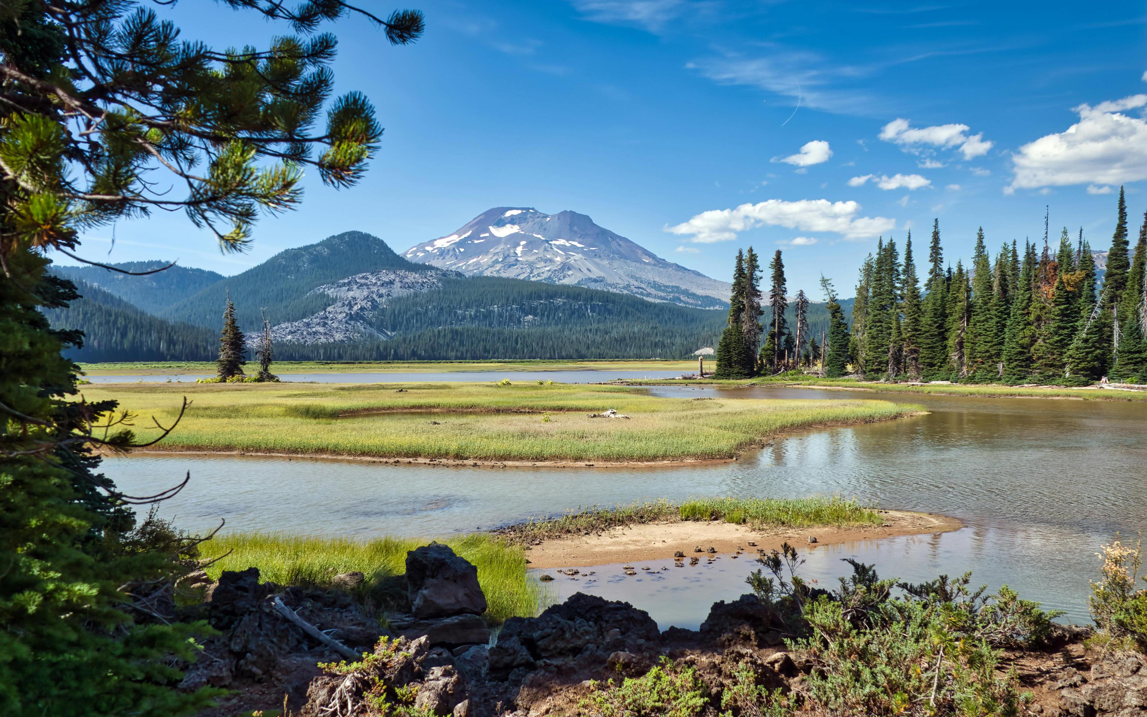 Cascade Mountains and high desert landscape near Bend Oregon
